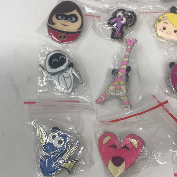 Disney Collectable Disney pins - Picture 6 of 8